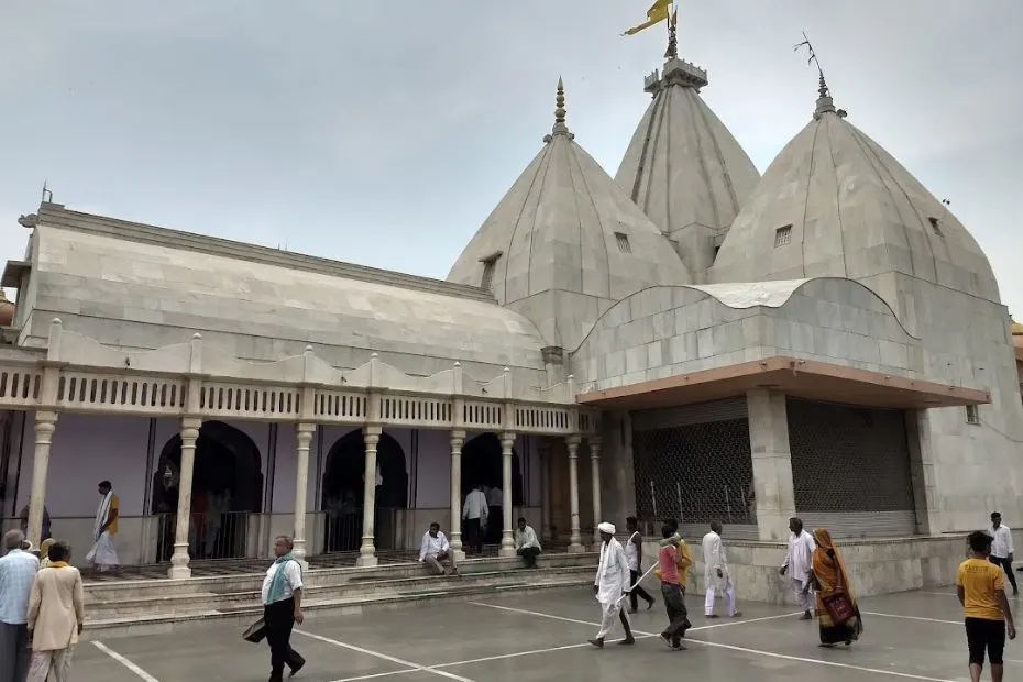 Mathura Vrindavan Sightseeing by Innova Crysta